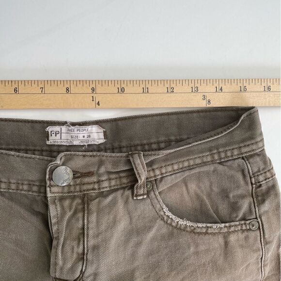 Free People Distressed Frayed Raw Hem Denim Shorts Size 26 Brown Green Festival - Picture 3 of 6